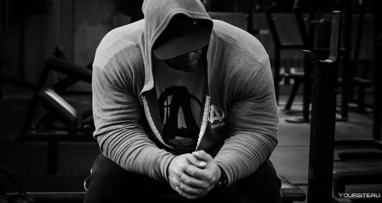 Спортивный парень со спины