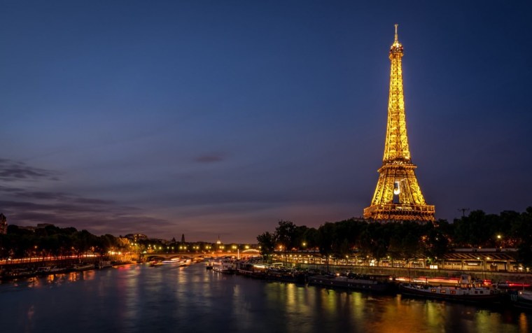 Эйфелева башня в Париже