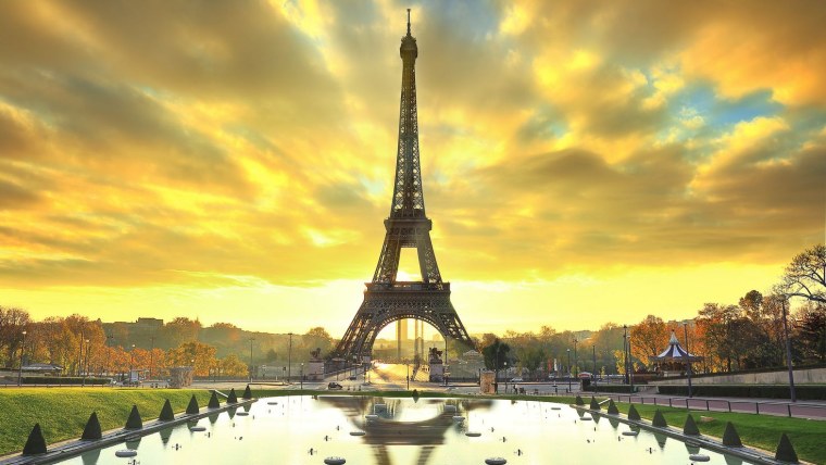 Эйфелева башня в Париже