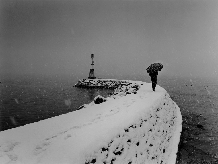 Зима черно белая сюрреализм