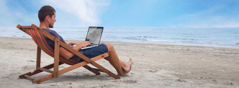 Человек на шезлонге