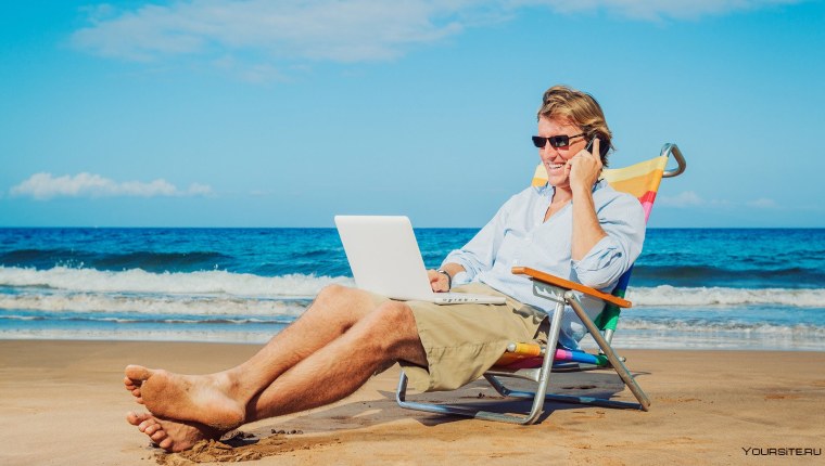 Человек на шезлонге