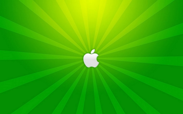 Айфон на зеленом фоне