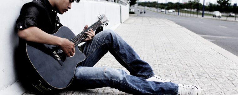 Парень гитарист