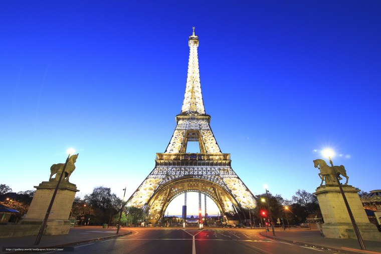 Эйфелева башня в Париже