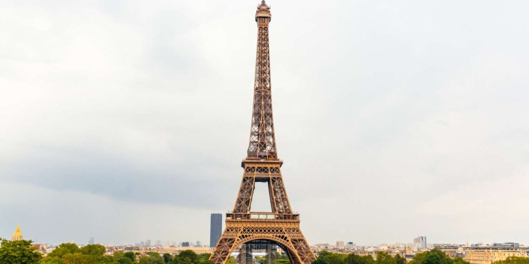 Эйфелева башня в Париже