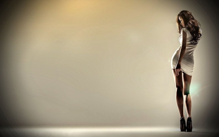 Силуэт девушки на каблуках