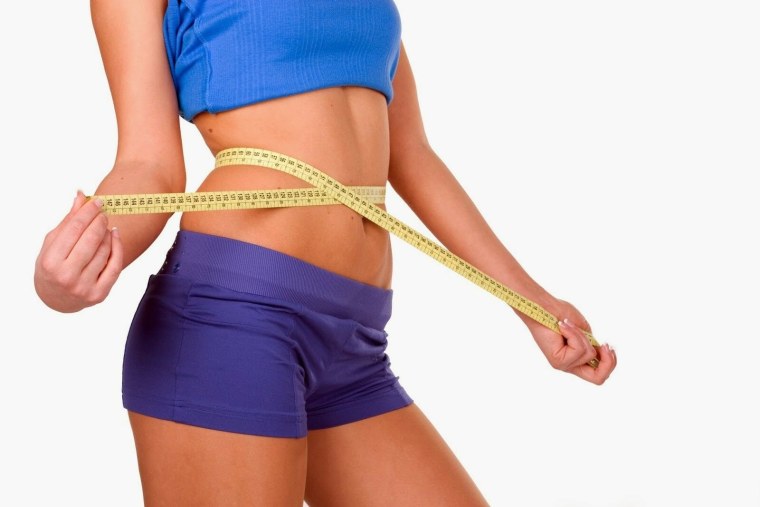 Девушка с сантиметром