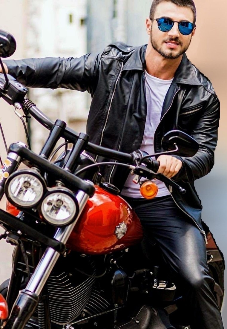 Парень на байке