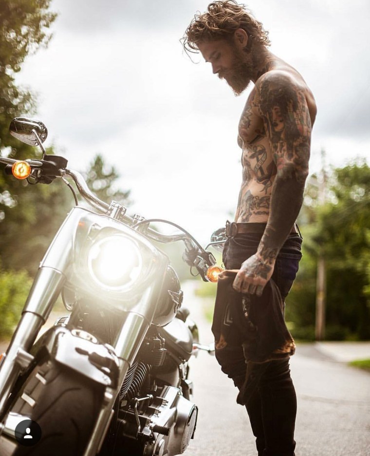 Парень на байке