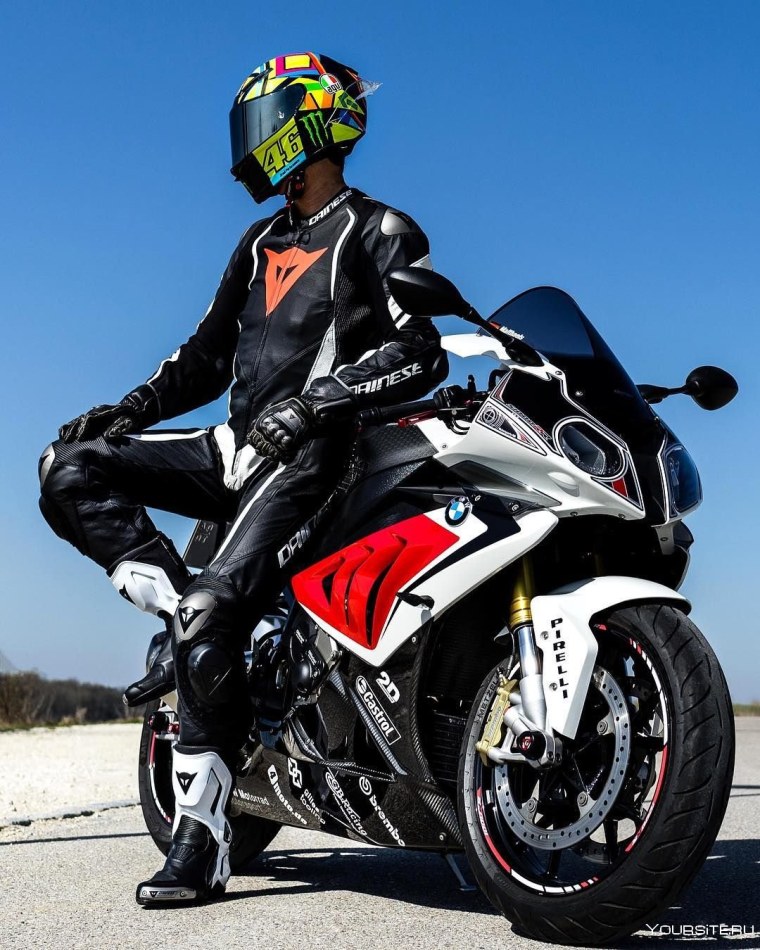 Парень на мотоцикле