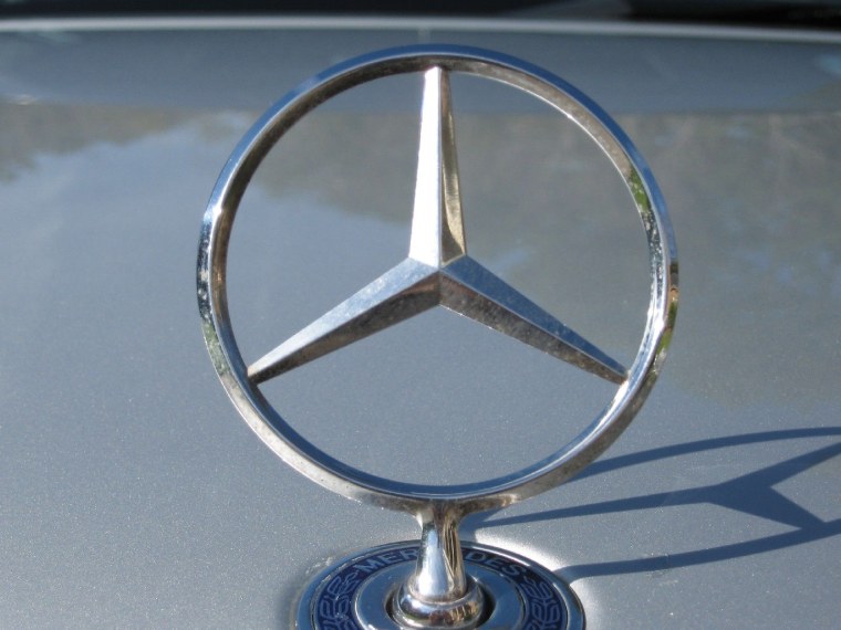 Плоский значок Мерседес а180