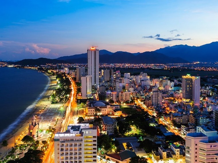 Вьетнам Нячанг ночью