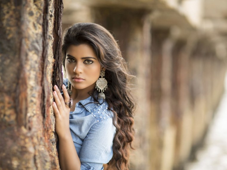 Восточная внешность девушки