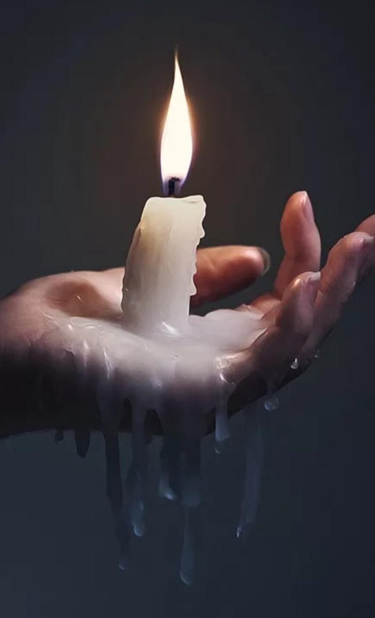 Свечка в ладонях