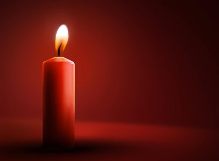 Свеча на Красном фоне