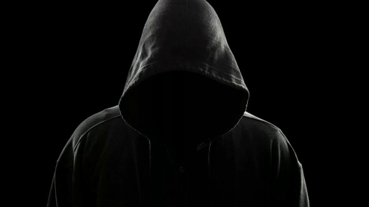 Человек в капюшоне