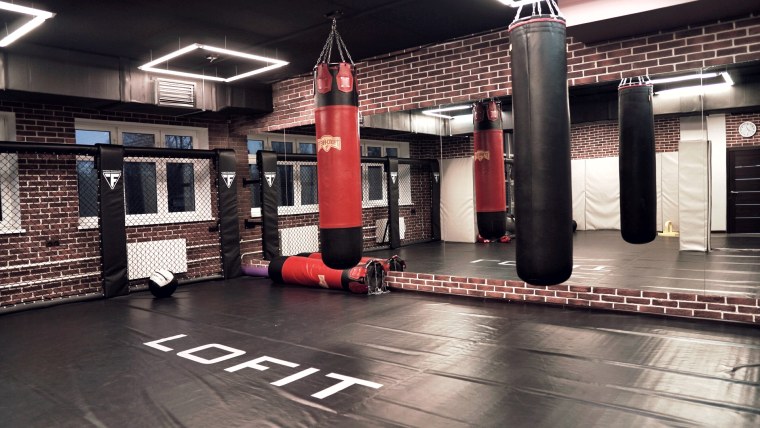 Луначарского 18 Тюмень зал единоборств