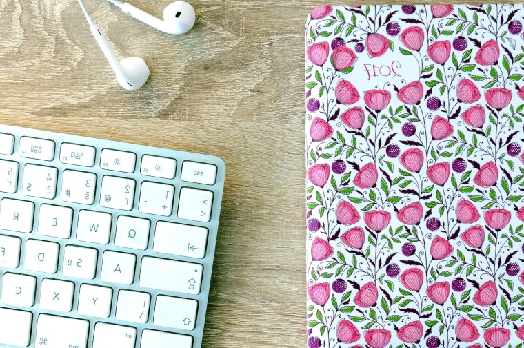 Розовые обои на клавиатуру