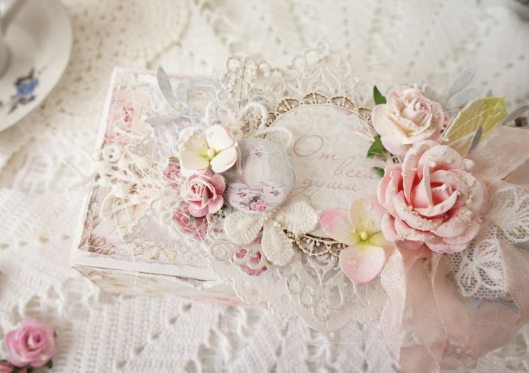 Цветочные обои в спальне