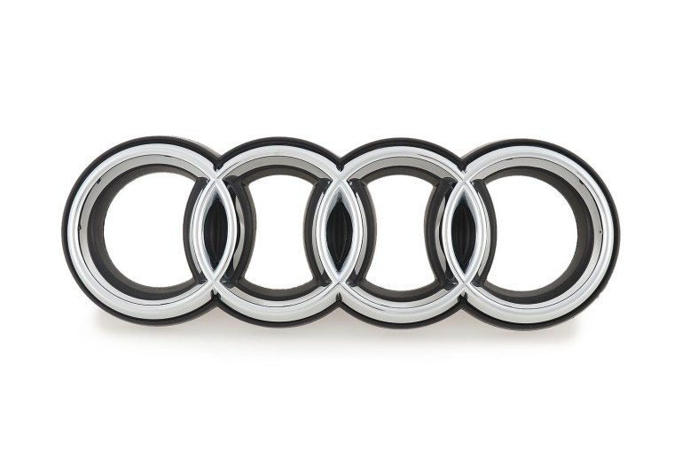 Значок на решетку RS Ауди 80