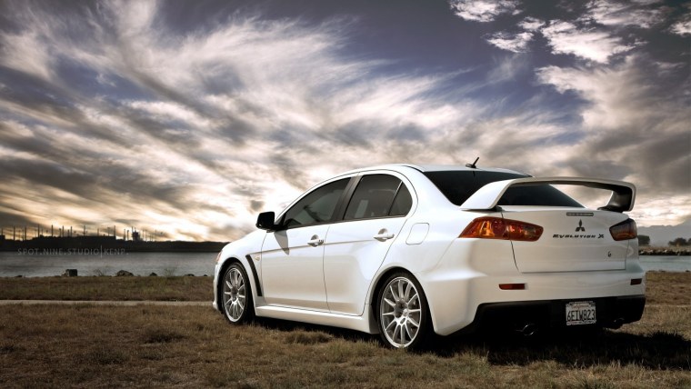 Mitsubishi Lancer x EVO белый