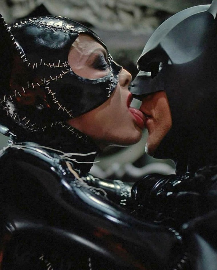 Мишель Пфайффер Бэтмен поцелуй