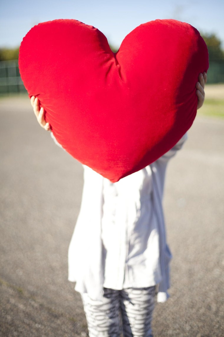 Девушка с сердечком