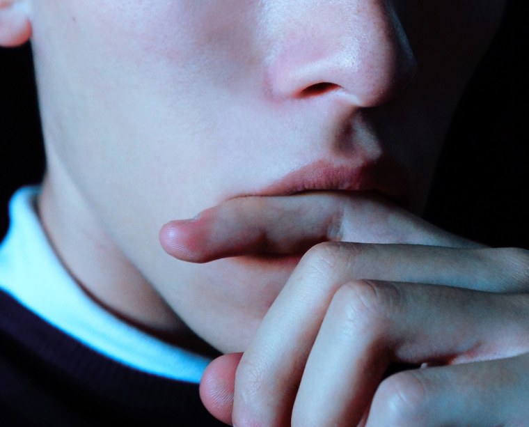 Пальцы во рту Эстетика