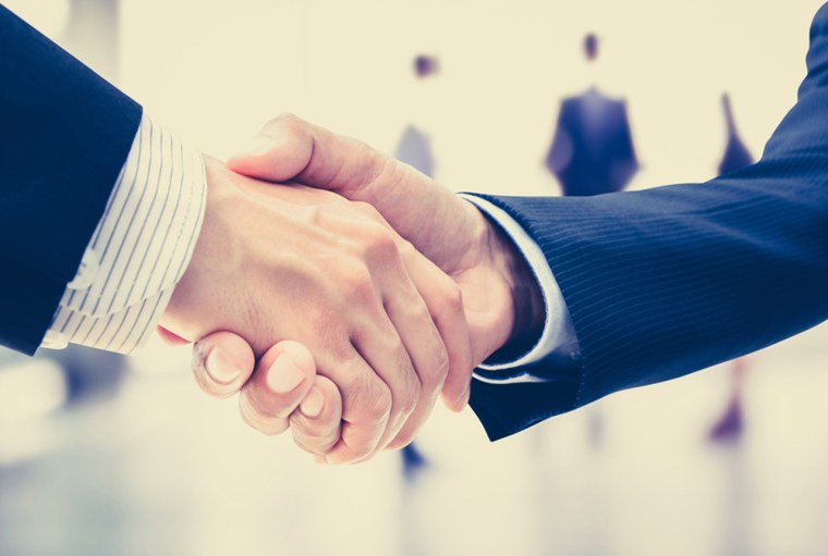 Деловое рукопожатие