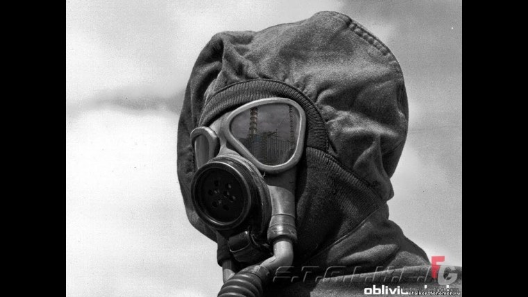 Крутой сталкер в противогазе
