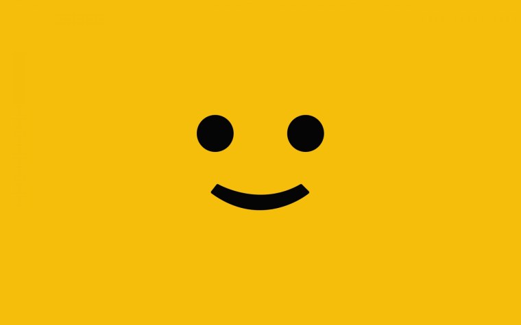 Смайлик на желтом фоне