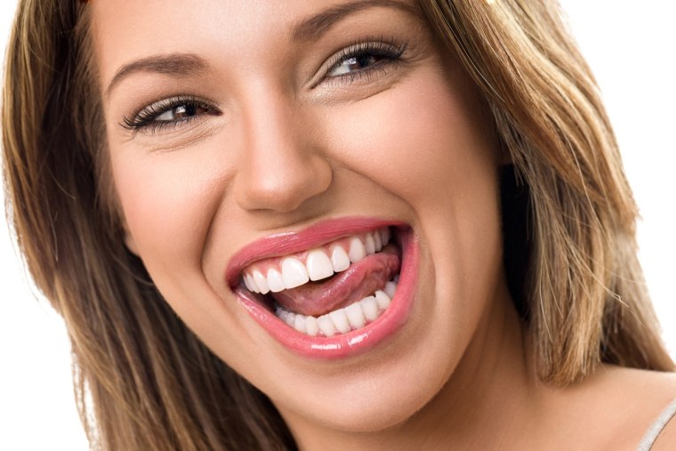 Улыбка женская с зубами