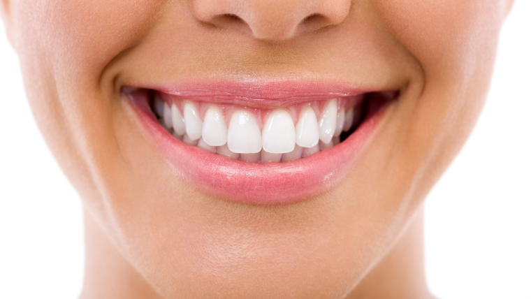 Зубы здорового человека и клыки