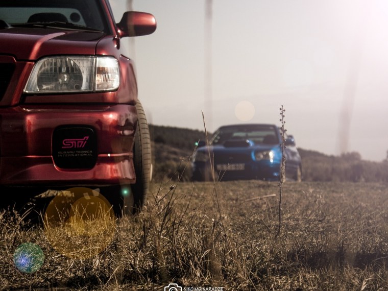 Субару Форестер и девушки