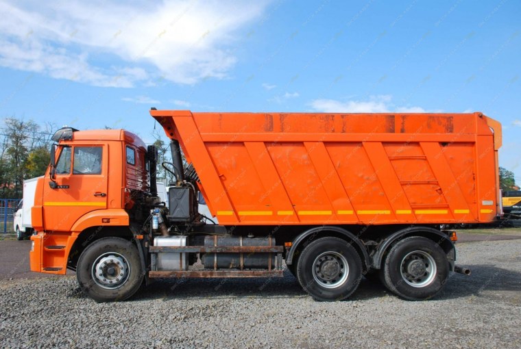 Карьерный самосвал Комацу