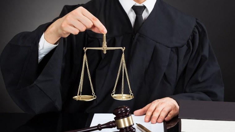 Адвокат женщина в суде