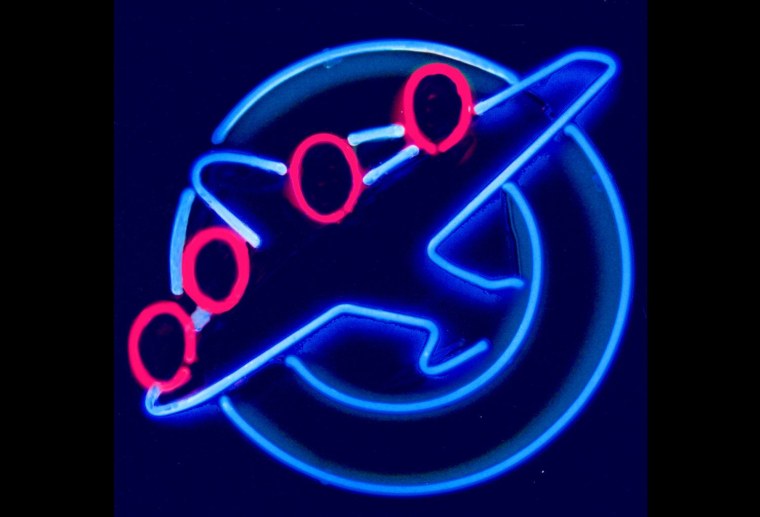 Неоновая вывеска самолетик