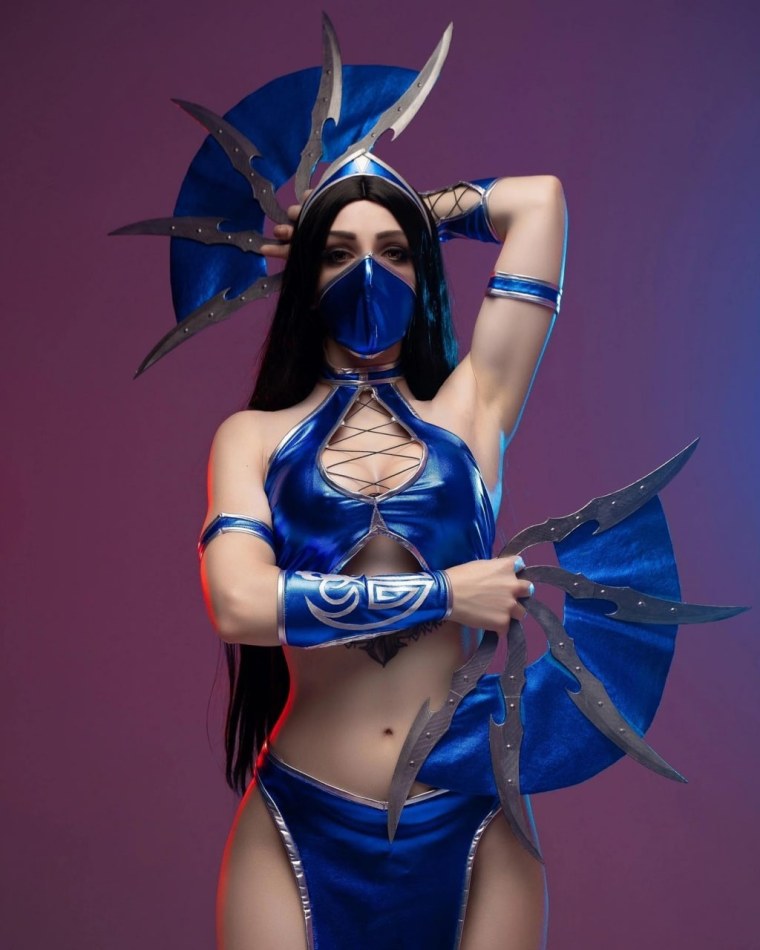 Китана певица