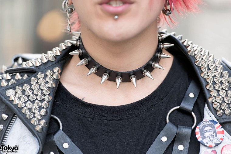 Одежда с шипами