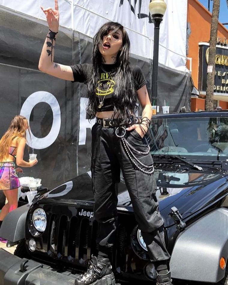 Рокерский костюм для девушки