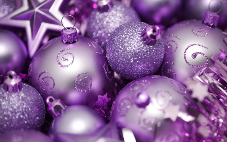 Фиолетовые шары на елку