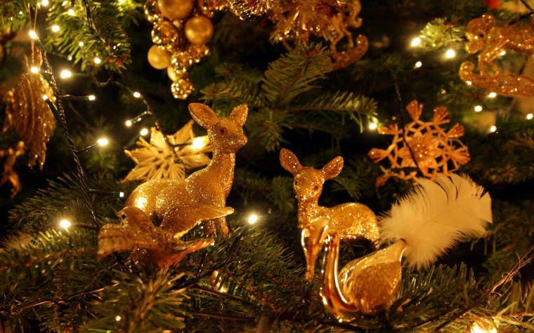 Новогодние елки и игрушки