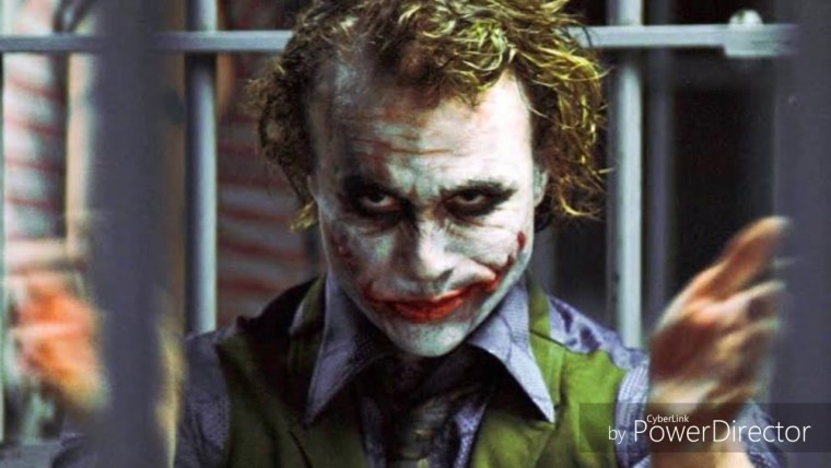 Джокер тёмный рыцарь с пистолетом