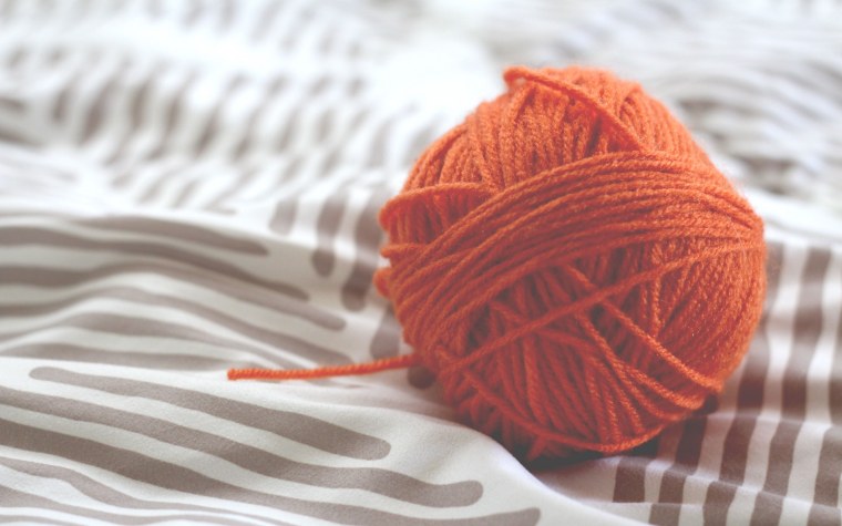 Котенок и клубок ниток