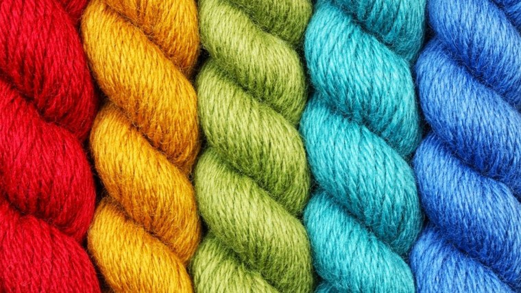 Стол на нитках