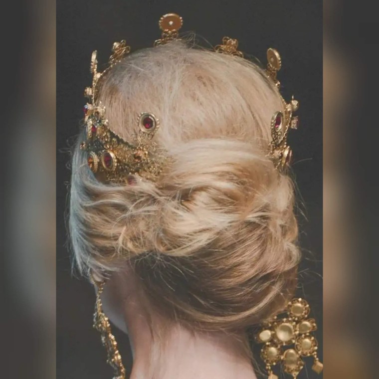 Средневековые Королевские прически