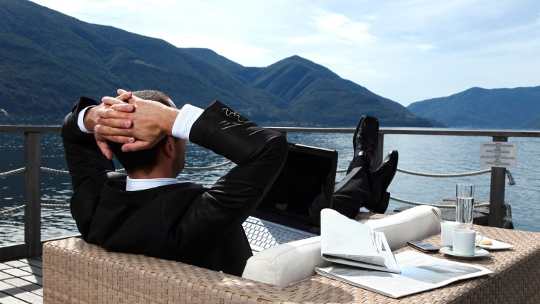 Богатая женщина с деньгами