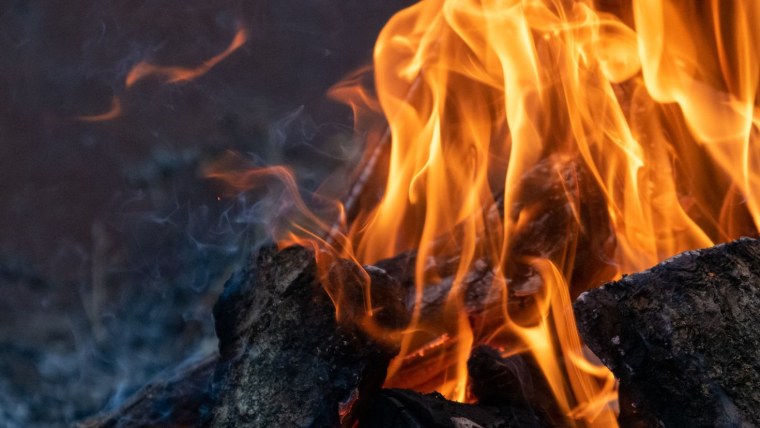 Обои на рабочий стол костер
