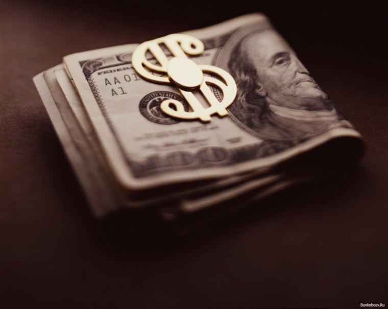 Доллары на темном фоне